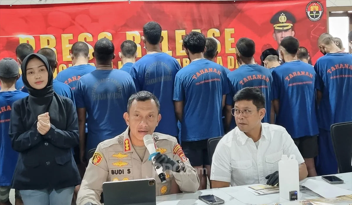 Polisi Bongkar Sindikat Peredaran Sabu Oplosan 'Blue Ice' di Bandung