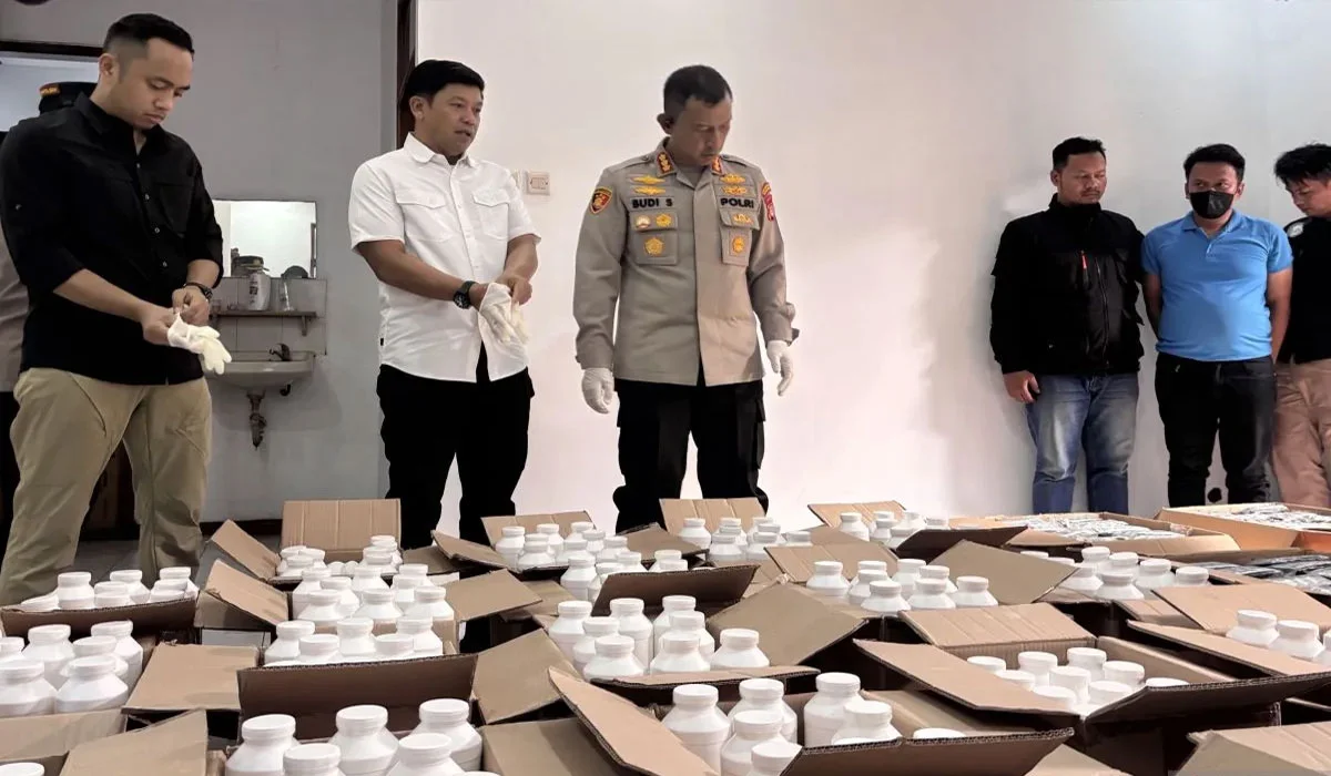 Polrestabes Bandung Kembali Bertindak Gerebek Gudang 1,5 Juta Obat Terlarang