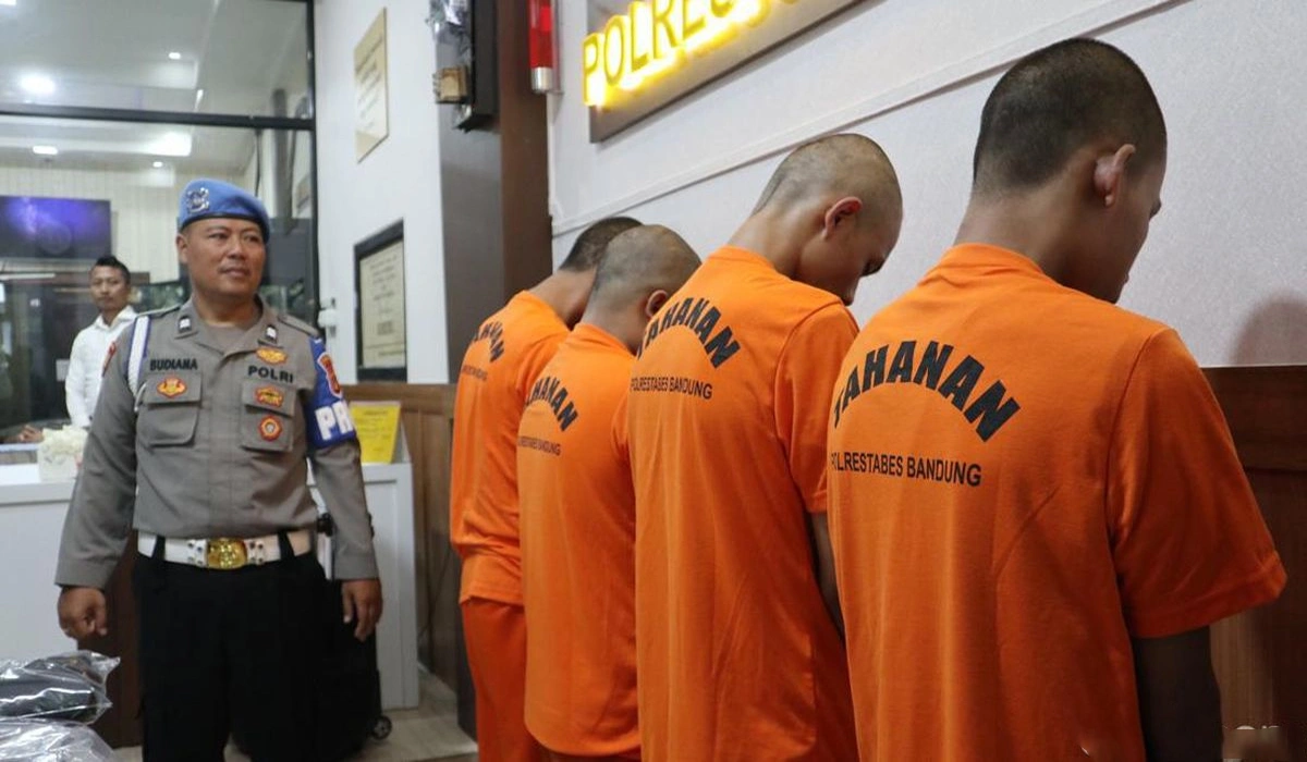 Dua Remaja Bandung Bonyok Dikeroyok Geng Motor