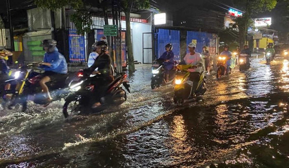 Jalan Margacinta Kembali Terendam Banjir, Warga Bandung Tagih Janji Pemkot Untuk Solusi Permanen