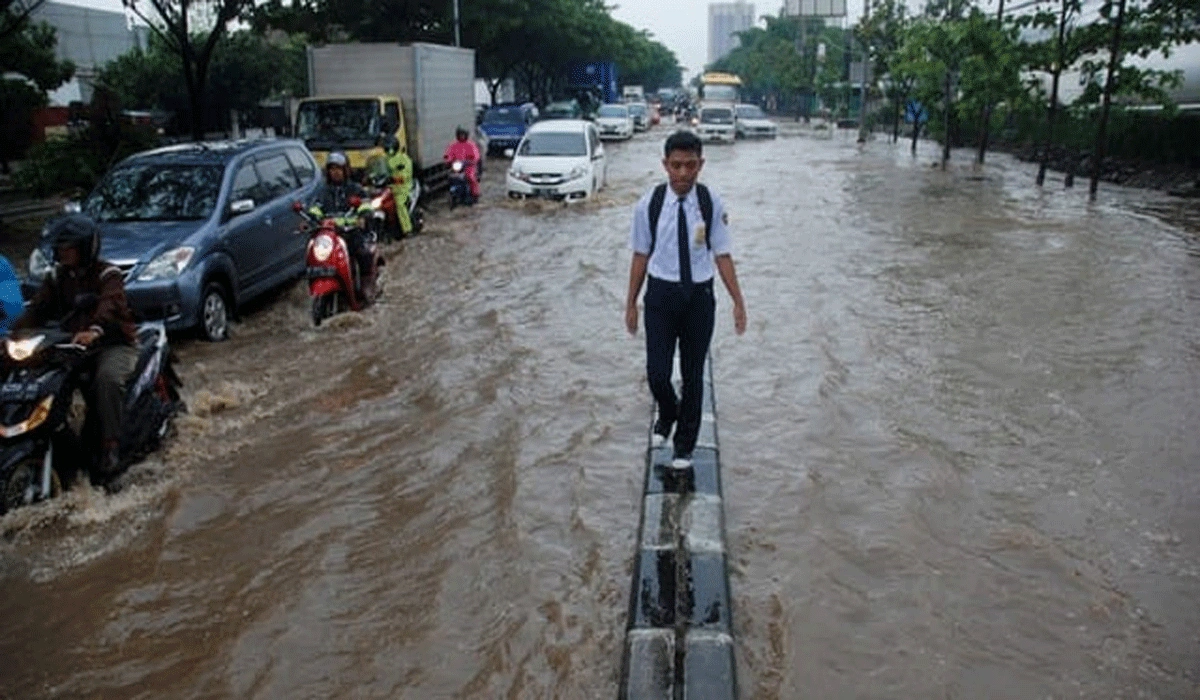 Jalan Margacinta Kembali Terendam Banjir, Warga Bandung Tagih Janji Pemkot Untuk Solusi Permanen