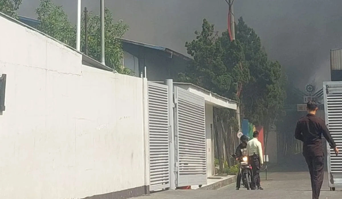 Asap Tebal Selimuti Babakan Ciparay Bandung, Gudang Karton Terbakar Habis