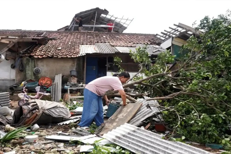 Akhirnya Bantuan Logistik Tiba Untuk Korban Puting Beliung Bandung