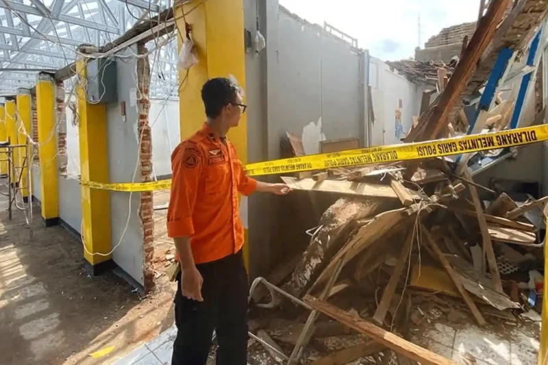 Bangunan Tua Jadi Penyebab Ruang Kelas SMP 1 Pasundan Ambruk