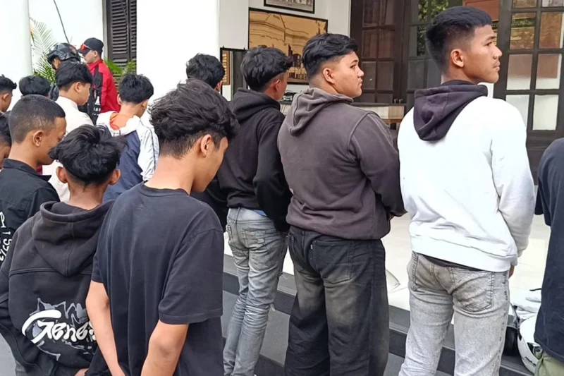 Hendak Tawuran, 25 Anggota Geng Motor di Bandung Ditangkap Polisi