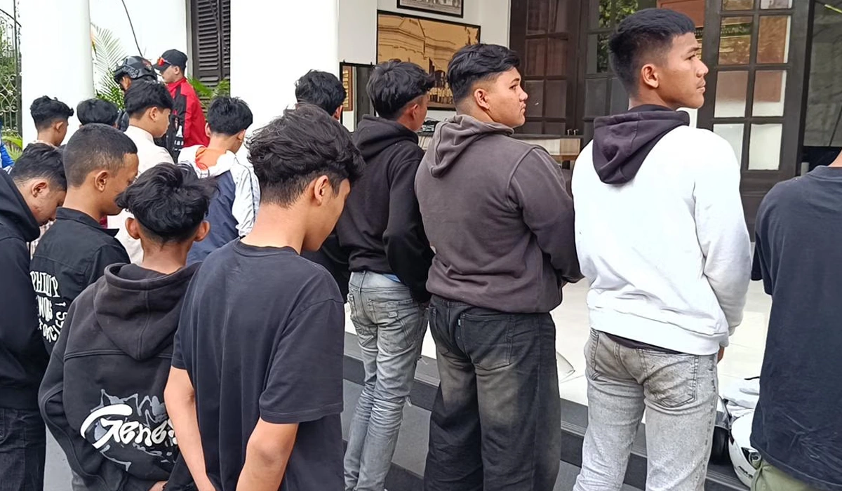 Hendak-Tawuran,-25-Anggota-Geng-Motor-di-Bandung-Ditangkap-Polisi