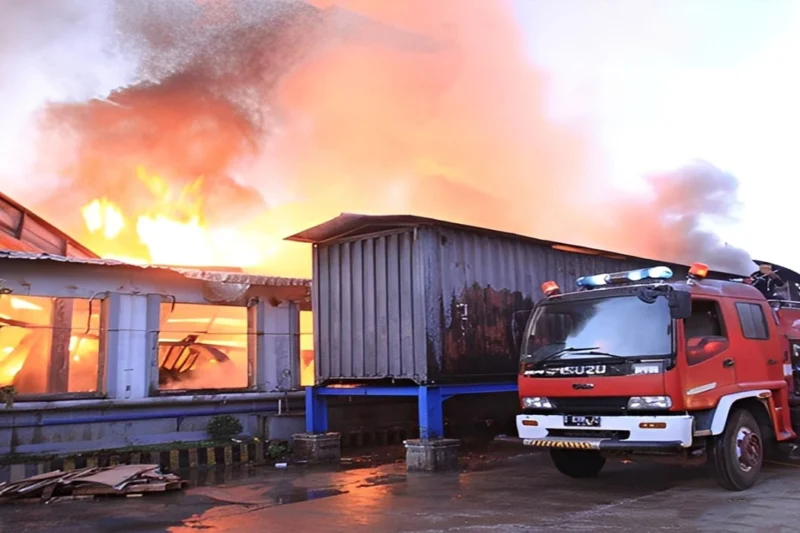 Pabrik Kain di Cikancung Bandung Terbakar, Kerugian Capai Miliaran