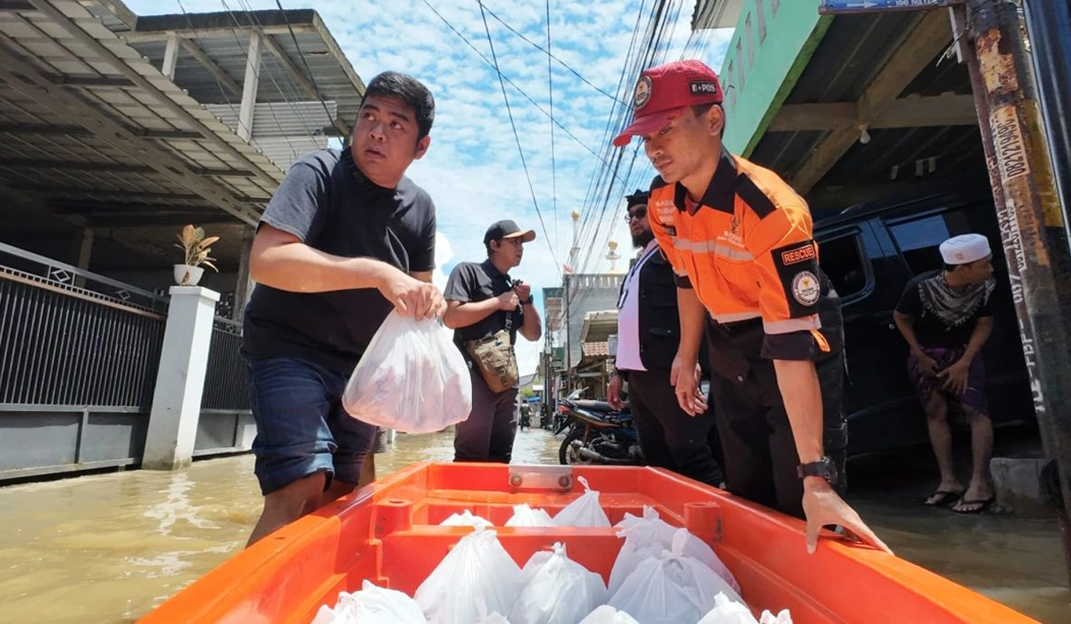 Pemprov-Jabar-Salurkan-Bantuan-Untuk-Korban-Banjir-Bandung